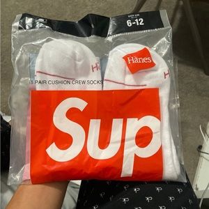 Supreme socks